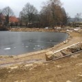 Neue Sitzterrassen vor der Palmenhalle mit freiem Blick auf die Wasserwildnis