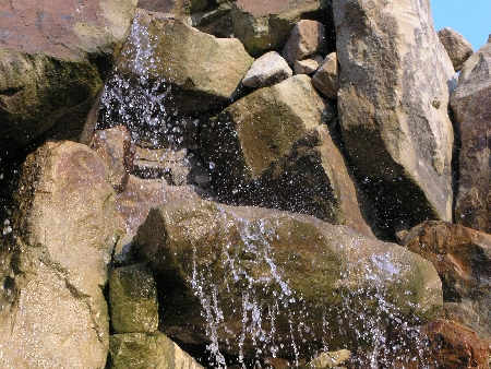 2 neue Groß-Wasserfälle