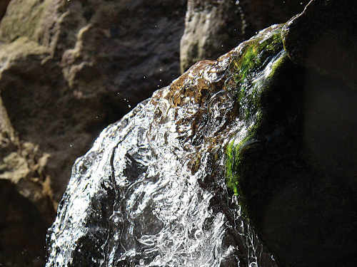 Bachlauf mit NaturaGart-Produkten auf Kabel 1