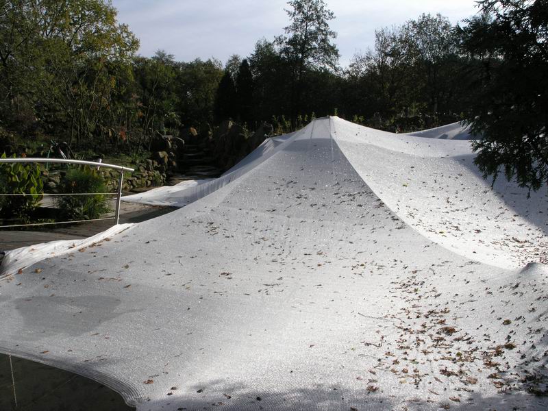 Rechtzeitig an das Herbstlaub denken