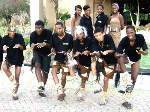 Ein namibischer Tanz-Event im Park