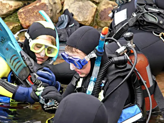 Saisonvorbereitung auf der Tauchbasis im Unterwasserpark