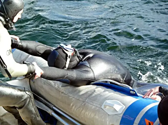 Vorbereitung der Tauchlehrer-Qualifikation auf der "Tertius" in Zeeland/NL