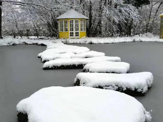 Winterfester Teich