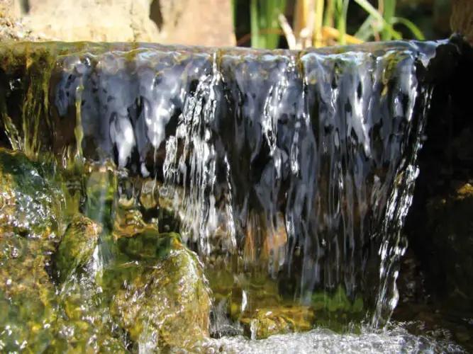 Trockenaufstellung einer Teichpumpe