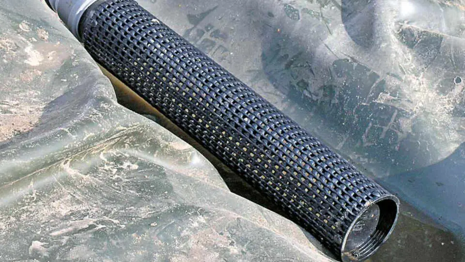 Grobe Saug-Vorfilter verhindern das Einschwimmen von Fröschen und Fischen