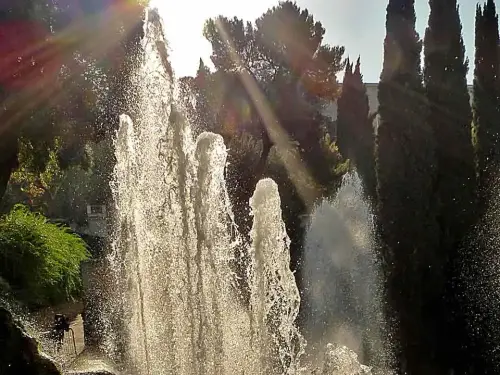 Teichpumpen für Fontänen: Viel Druck aber wenig Wasser