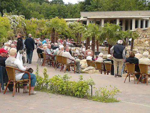 Über 1.000 Sitzplätze