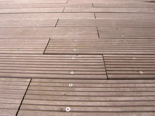 Brettlänge und Ablauf von Regenwasser