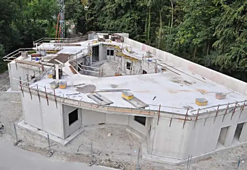 Ringförmiges Gebäude