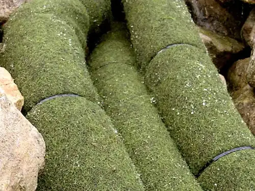 Schlauchtarnungen machen auffällige Leitungen unsichtbar