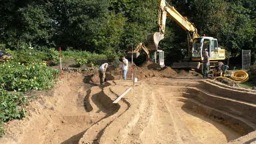 Erdarbeiten beim Teichbau - Bild 2