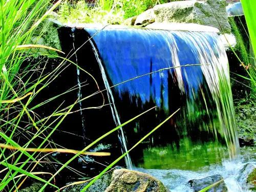 Dünne Wasservorhänge: energiesparend und ein angenehmerer Ton