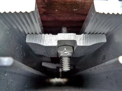 Klemmstück im Träger