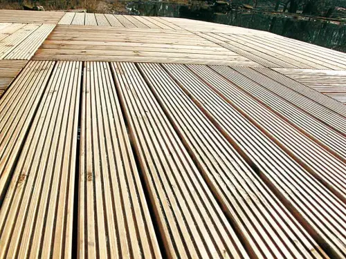 Gartensteg aus europäischem Holz