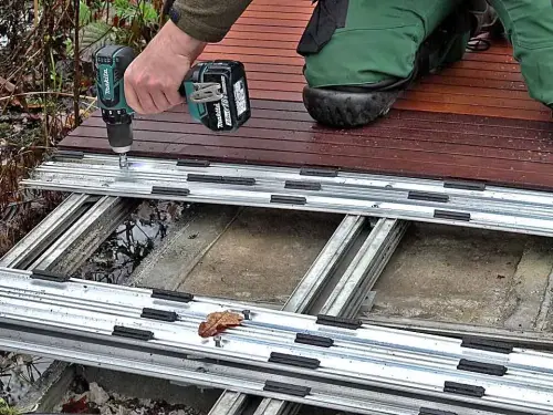 Das Brett besteht aus zwei Halbschalen