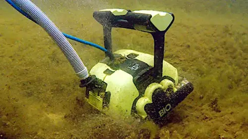 Ein Teich-Roboter spart Arbeit bei der Teichpflege