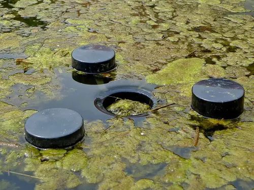 Sie sollten den Skimmer nicht direkt an eine Pumpe anschliessen