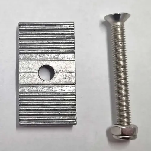 Artikelbild des Artikels “Klemmstück gerade mit Schraube 50 mm und Mutter für äußeres Stegbrett 16 bis 35 mm “