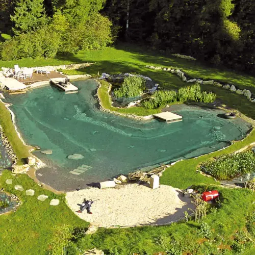 Artikelbild des Artikels “Schwimmteich 800 m³, preiswerte Bauweise “