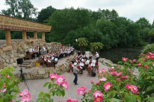 Feste, Feiern, Firmentreffs: Der Park ist nicht nur eine Testanlage für Gartenteiche, sondern auch Veranstaltungsort.