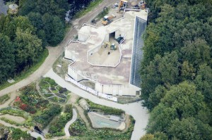 Das Kaltwasseraquarium: Diese Bauphase ist beendet und das Aquarium zugänglich. Den Eingang wird ein Wasservorhang bilden.