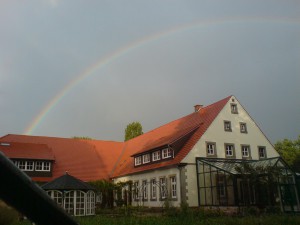 Regenbogen über dem NaturaGart Gelände