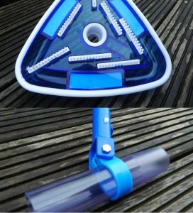 Schmutzkontrolle am Teich: Saugdüse rund und eine Dreieck-Bodendüse.