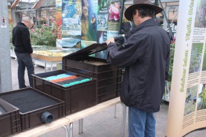Produkte von NaturaGart finden Sie am Modell in der Ausstellungshalle und im direkten Einsatz im Park.
