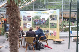 Die Veranstaltung ist kostenlos und verlangt keine Anmeldung. Man kann sich an vielen Ständen von Teich- und Gartenprofis beraten lassen.