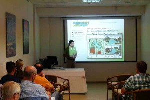 Vortrag über Teichnau in einem Seminarraum von NaturaGart