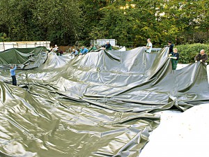 Eine große Teichfolie als Teichabdichtung