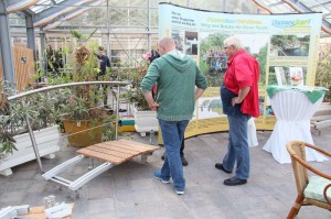  Stand für Teichstege und Teichbrücken, dahinter die Tauchstation