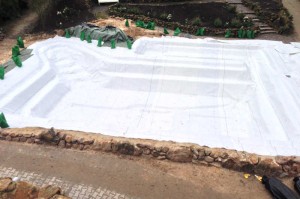 Vlies in der Teichgrube